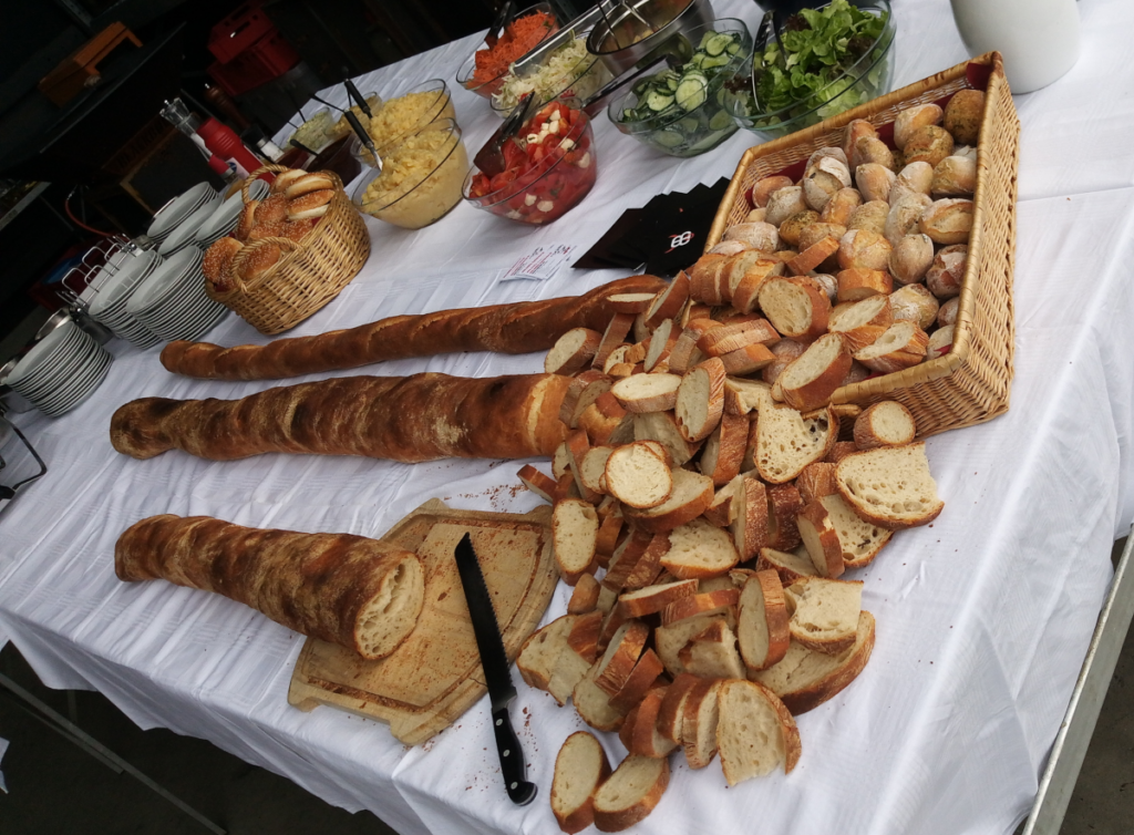 live_grill_buffet_gaumencunst_2m_brot